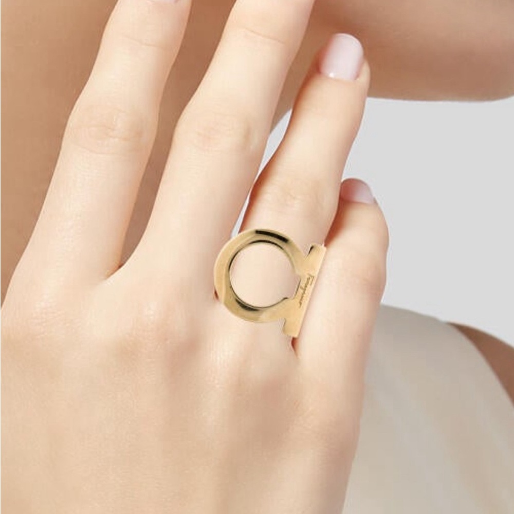 Salvatore Ferragamo scarf ring - gold tone
